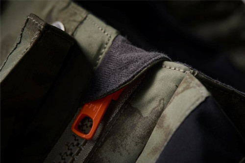 Geoff Anderson Dozer 7 detail zipu