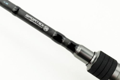  detail st�edn� tvrd�ho feederov�ho prutu Sportex Rapid Feeder Medium XS