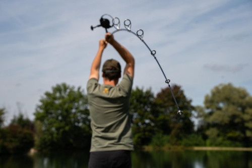 Ohyb prutu SPORTEX Revolt Carp CS-2 Stalker p�i zdol�v�n� ryby